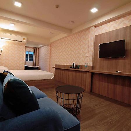 R 17 Living Hotel Бангкок Экстерьер фото