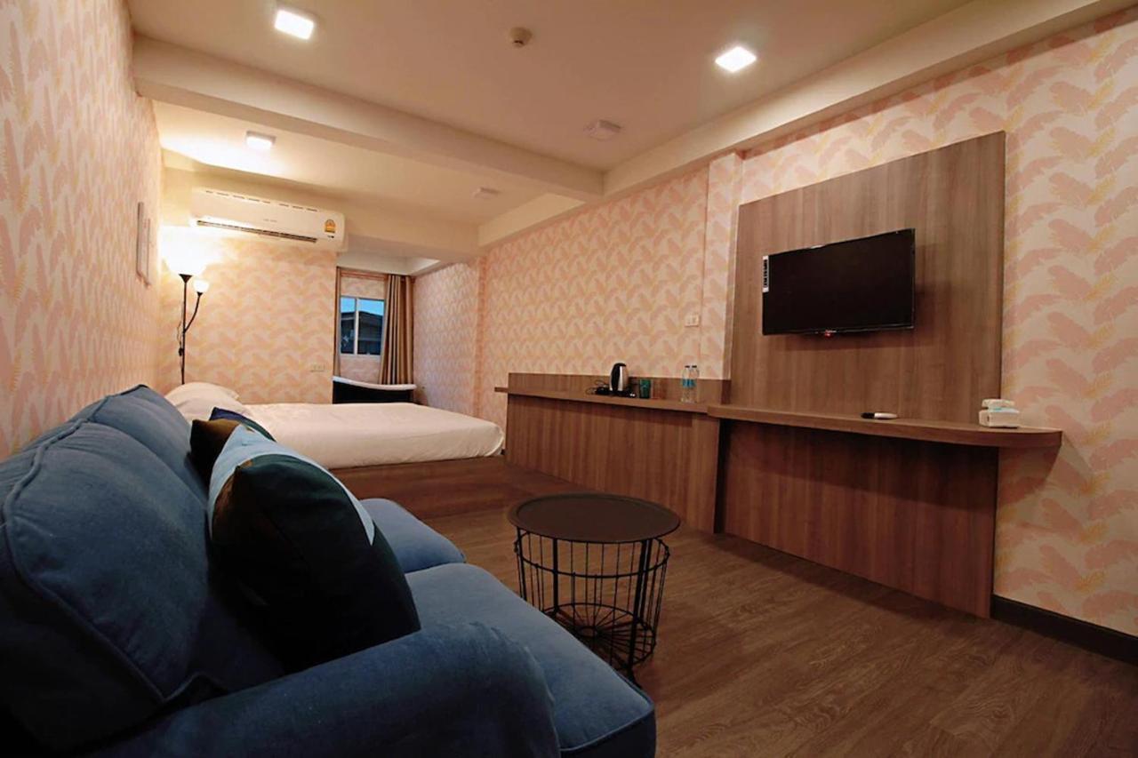 R 17 Living Hotel Бангкок Экстерьер фото