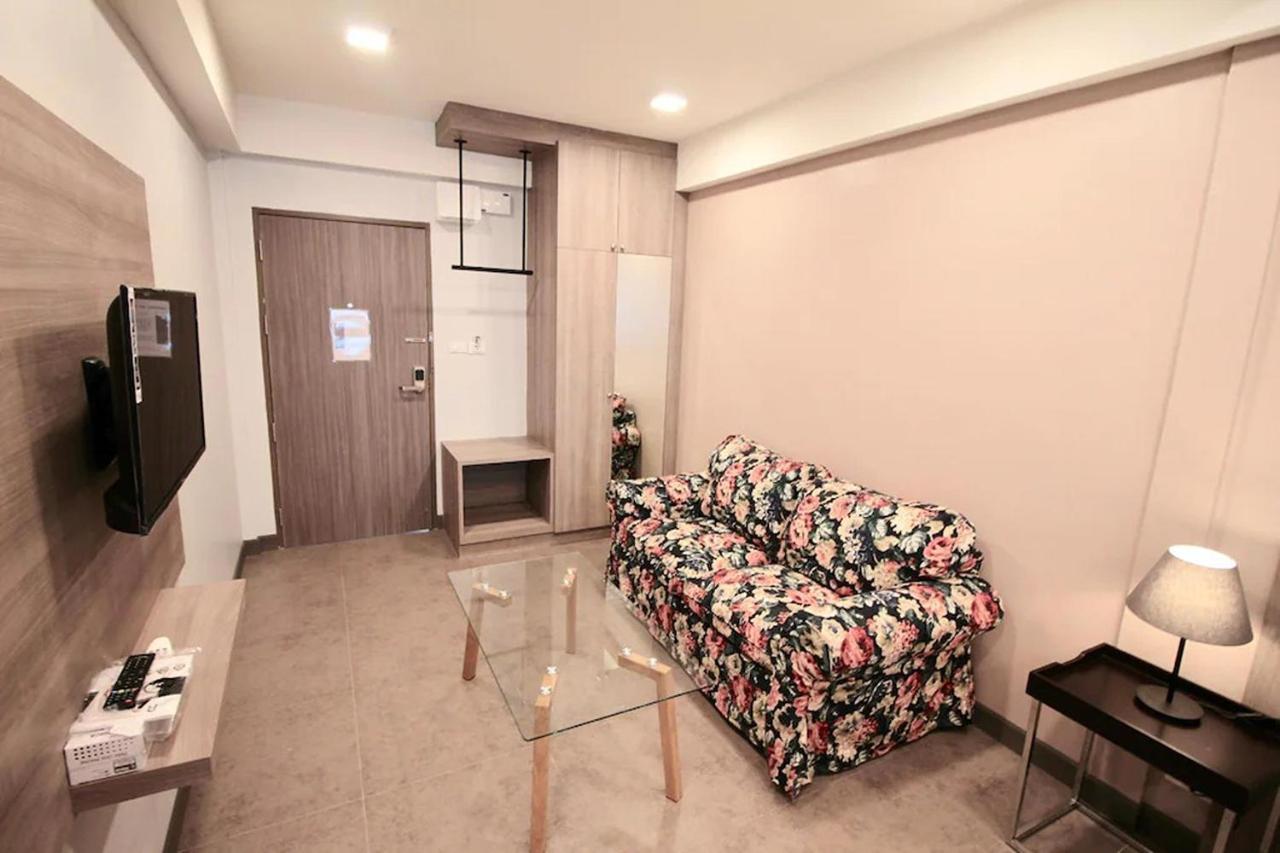 R 17 Living Hotel Бангкок Экстерьер фото