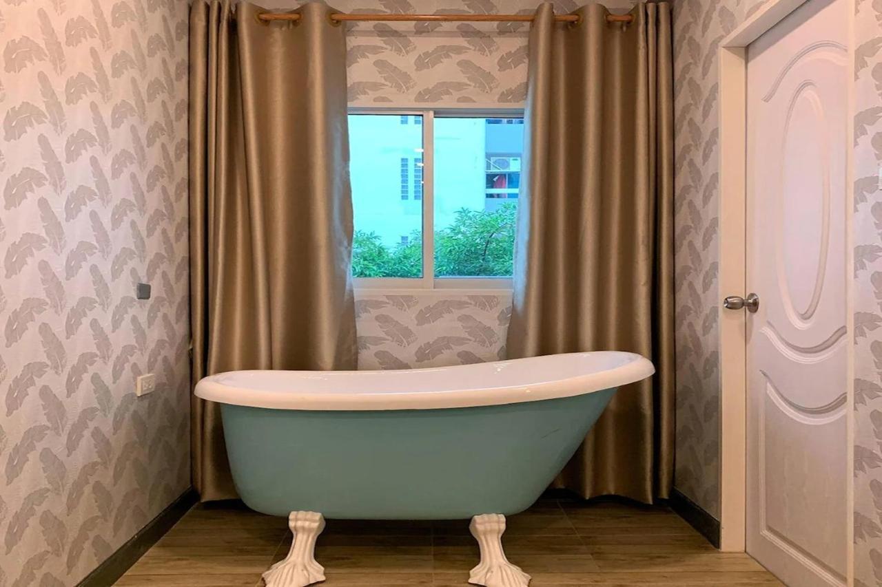 R 17 Living Hotel Бангкок Экстерьер фото