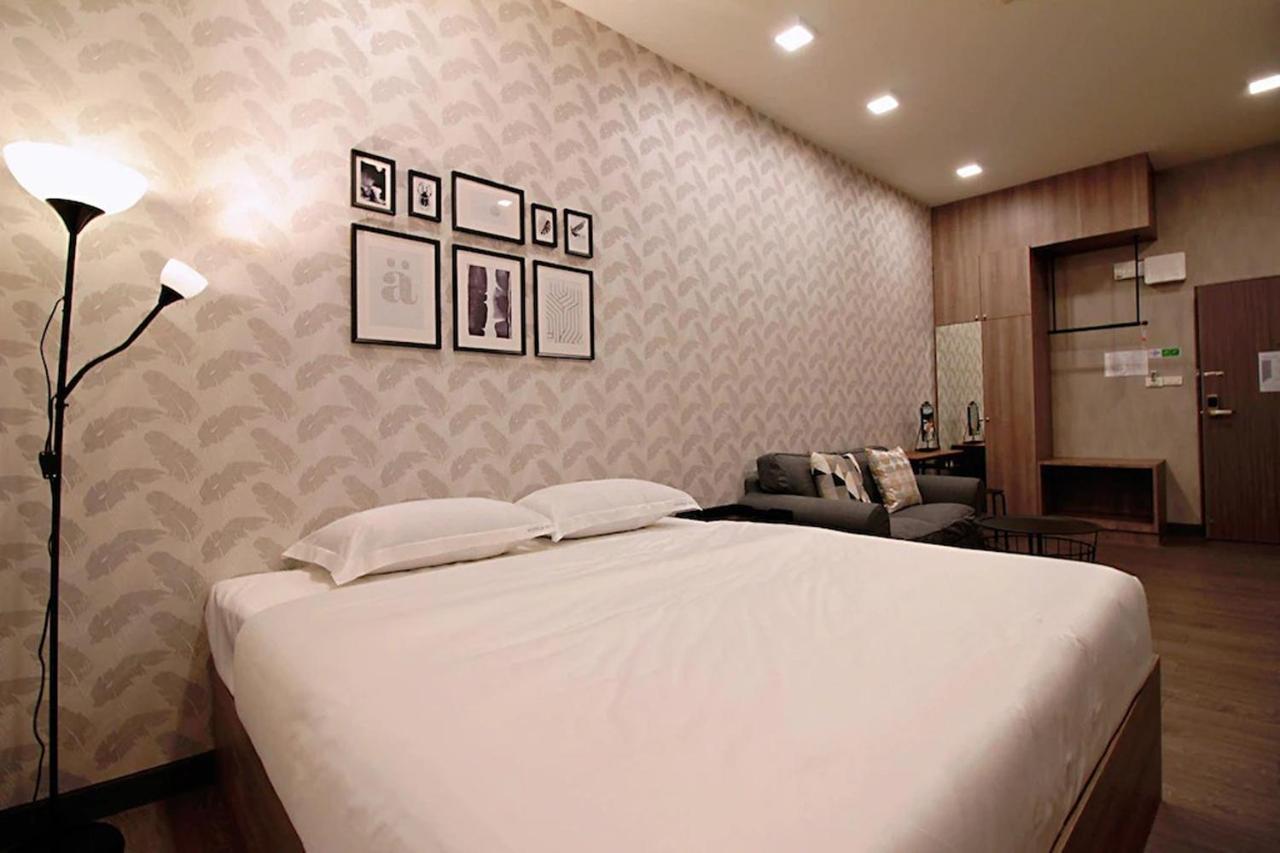 R 17 Living Hotel Бангкок Экстерьер фото