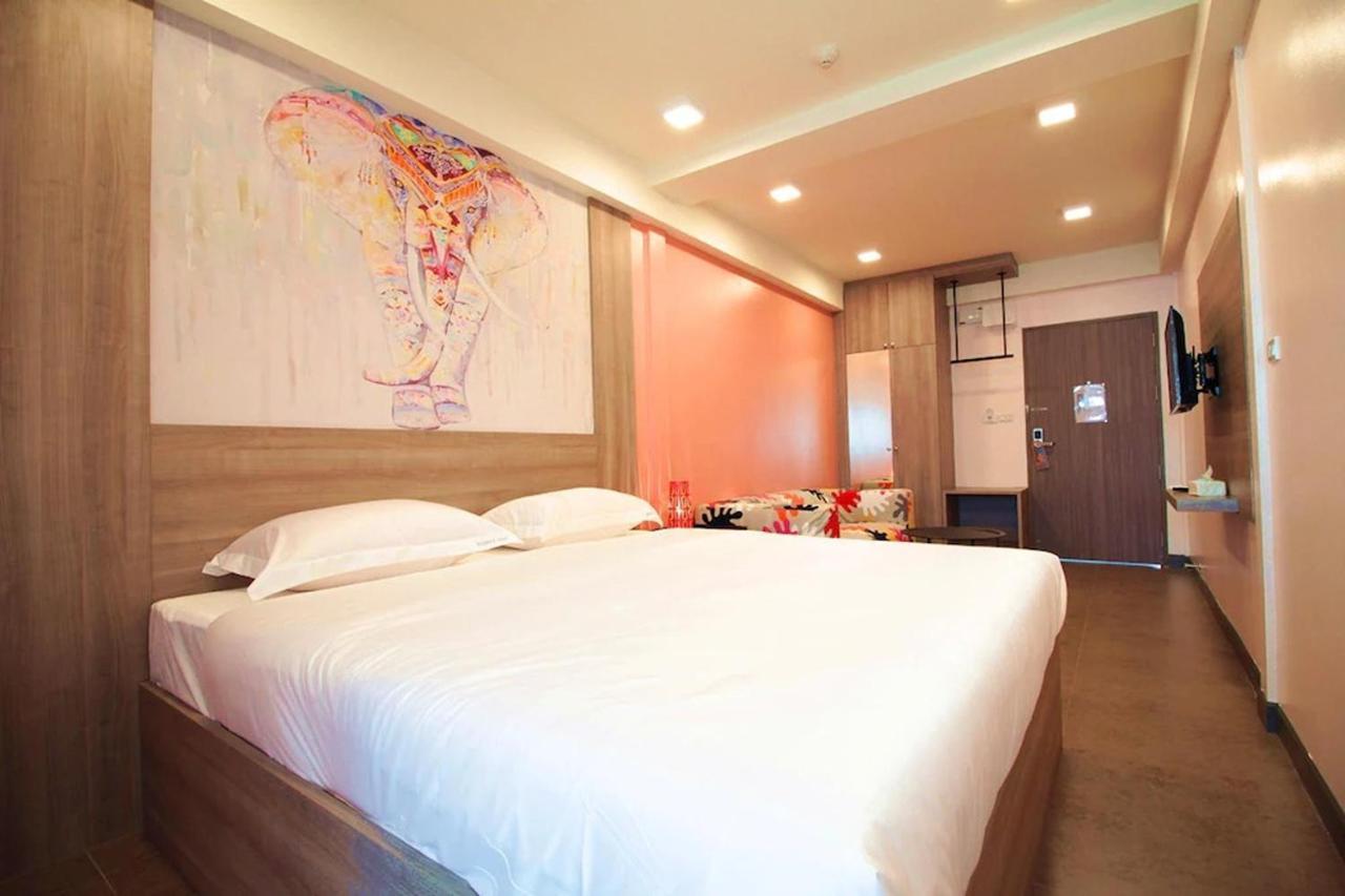 R 17 Living Hotel Бангкок Экстерьер фото