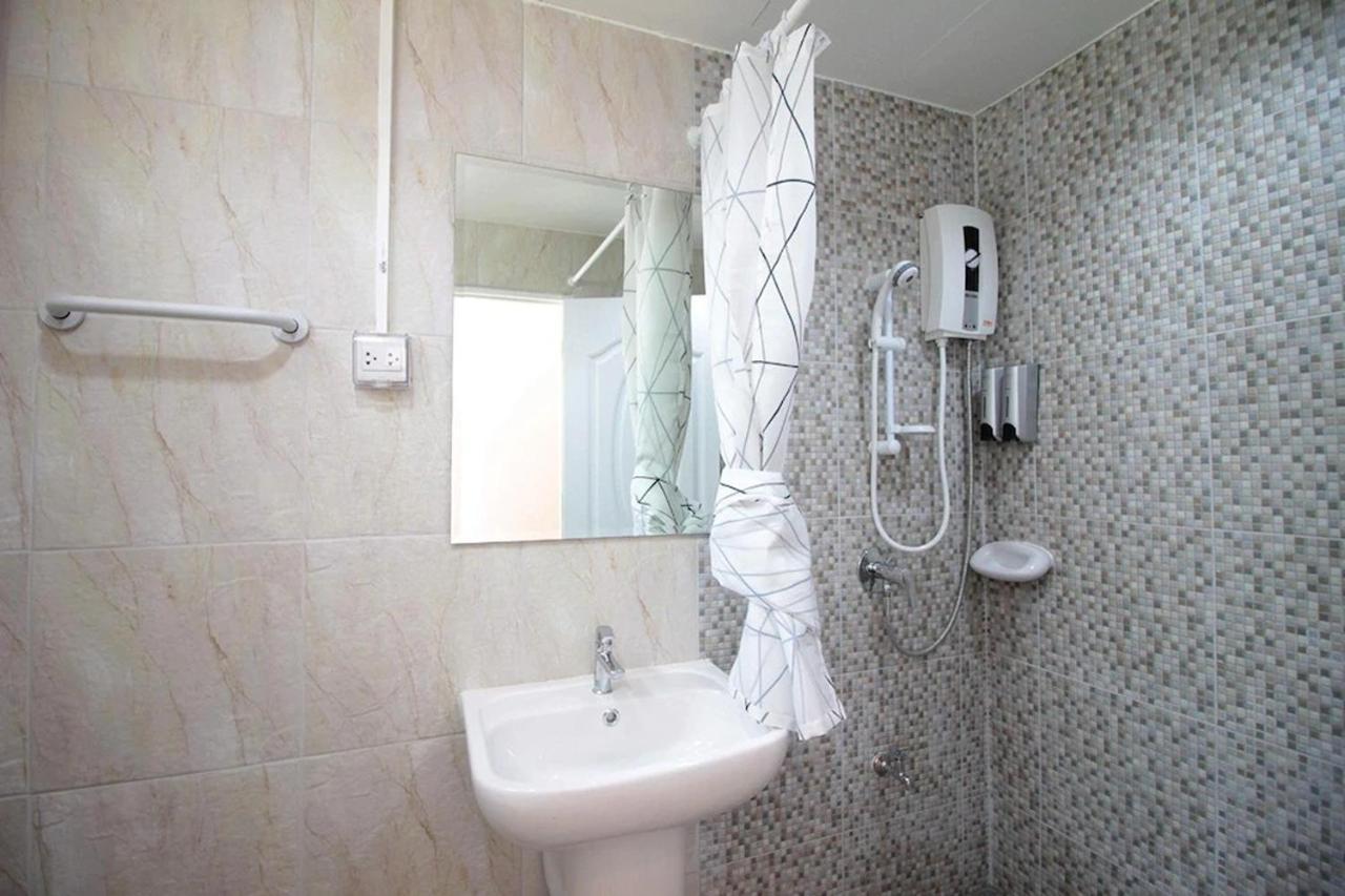 R 17 Living Hotel Бангкок Экстерьер фото