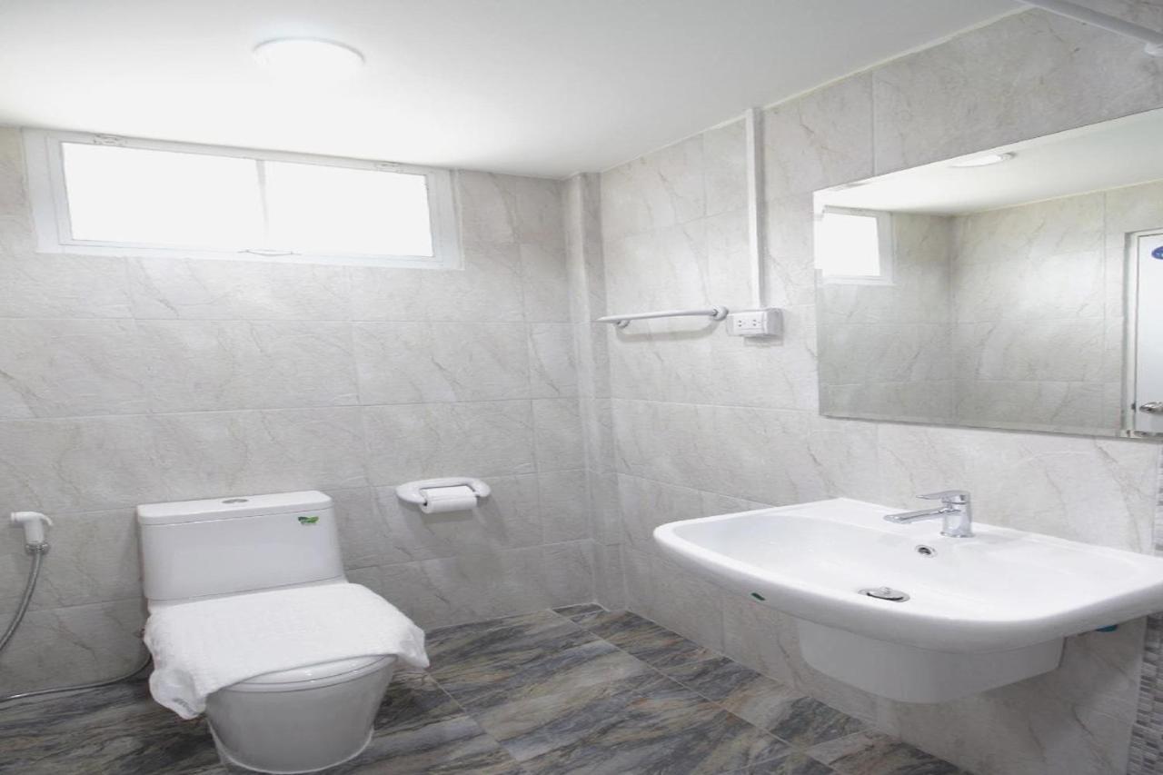 R 17 Living Hotel Бангкок Экстерьер фото